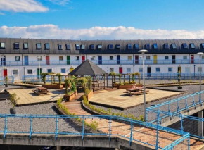 Private Double Bedroom in front of the Galway Port - Guest House